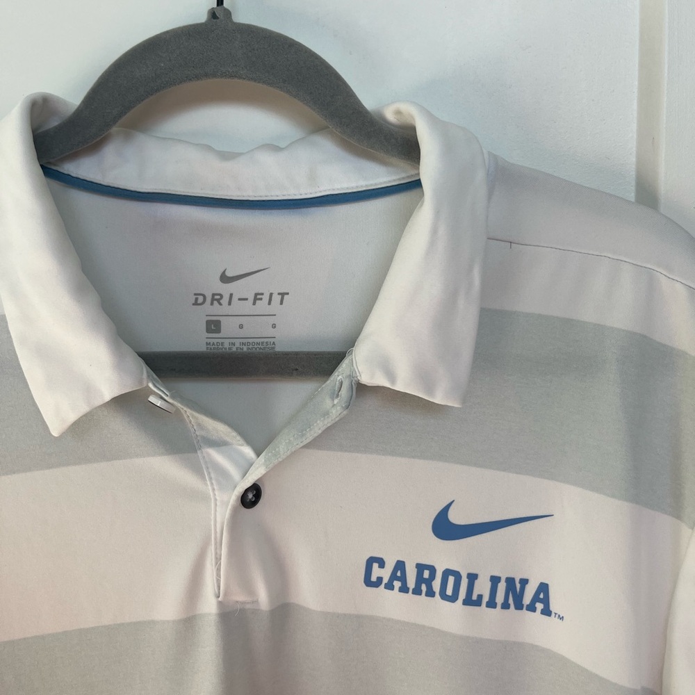 Nike. White Carolina Golf Polo. Dri Fit. Standard Fit. Size L.